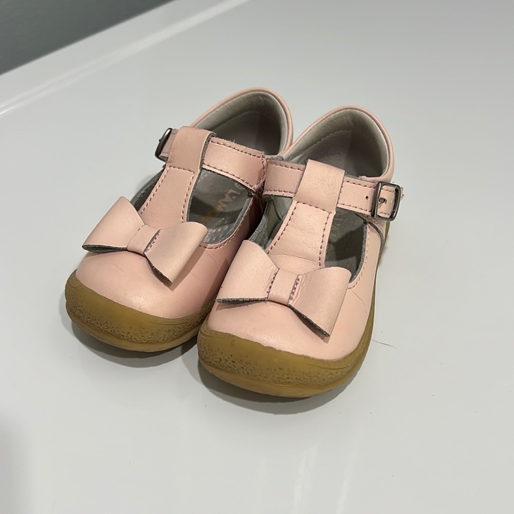 L’Amour Emma Classic Bow T-Strap Mary Jane size 6 Pink